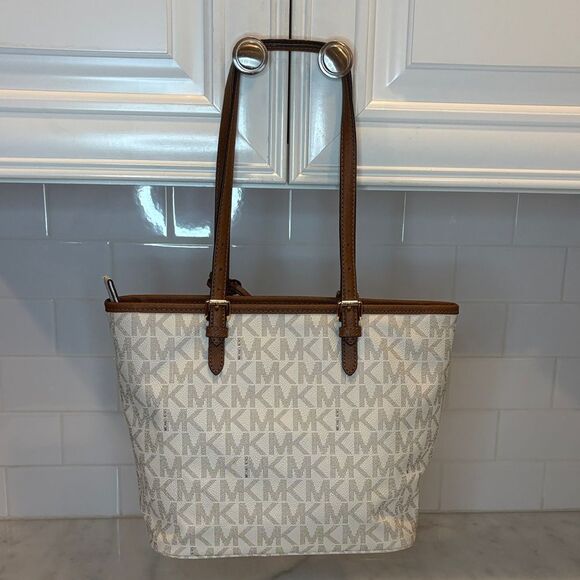 Michael Kors Jet Set Logo Large Tote Bag - Picture 4 of 16